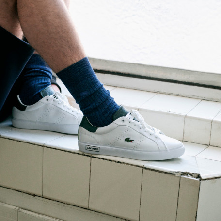 Sneakers Powercourt 2. homme Lacoste en cuir, détail au talon